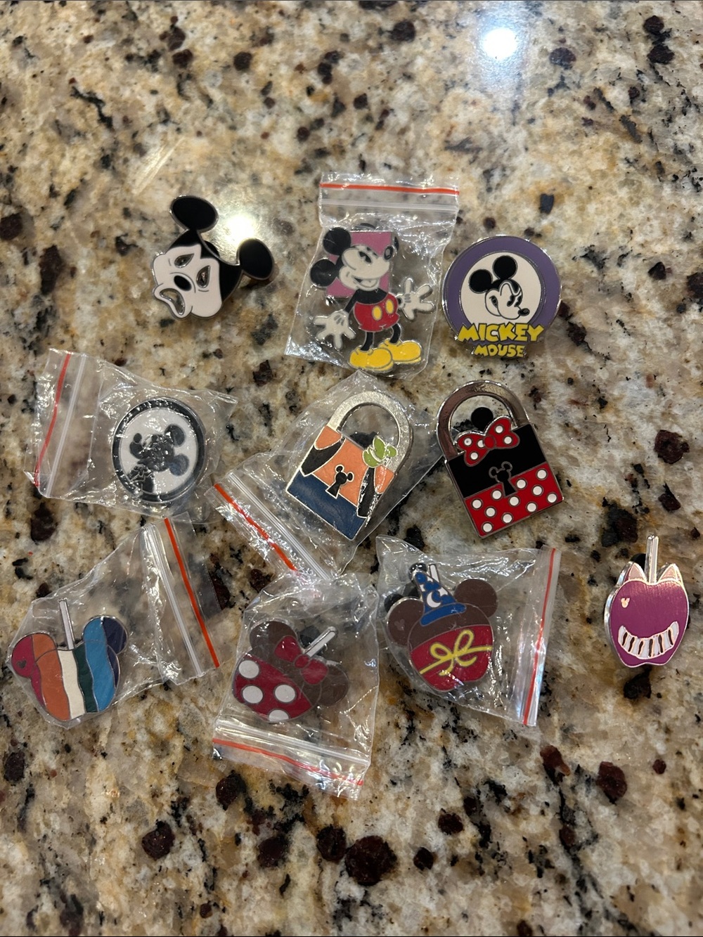 10 piece Disney Pin Set - Assorted Colors